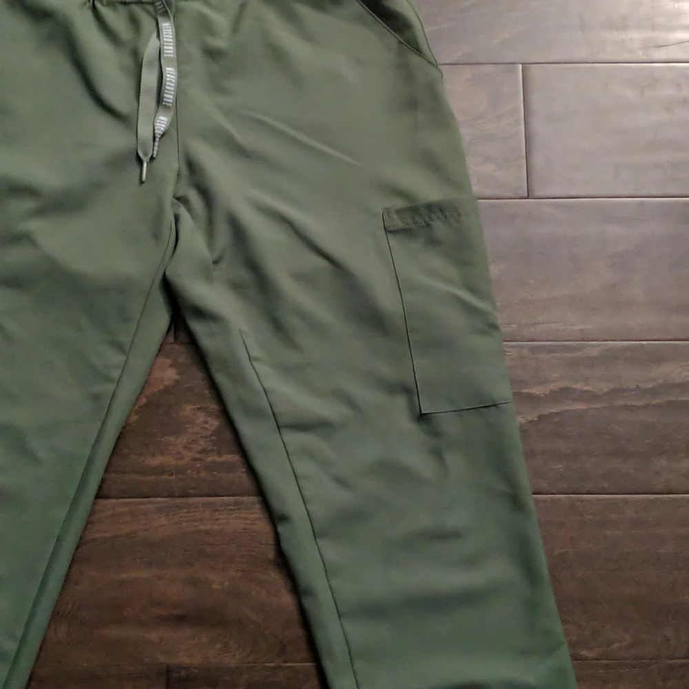 Med Couture Sage Green Jogger Scrub Set - Picture 4 of 5
